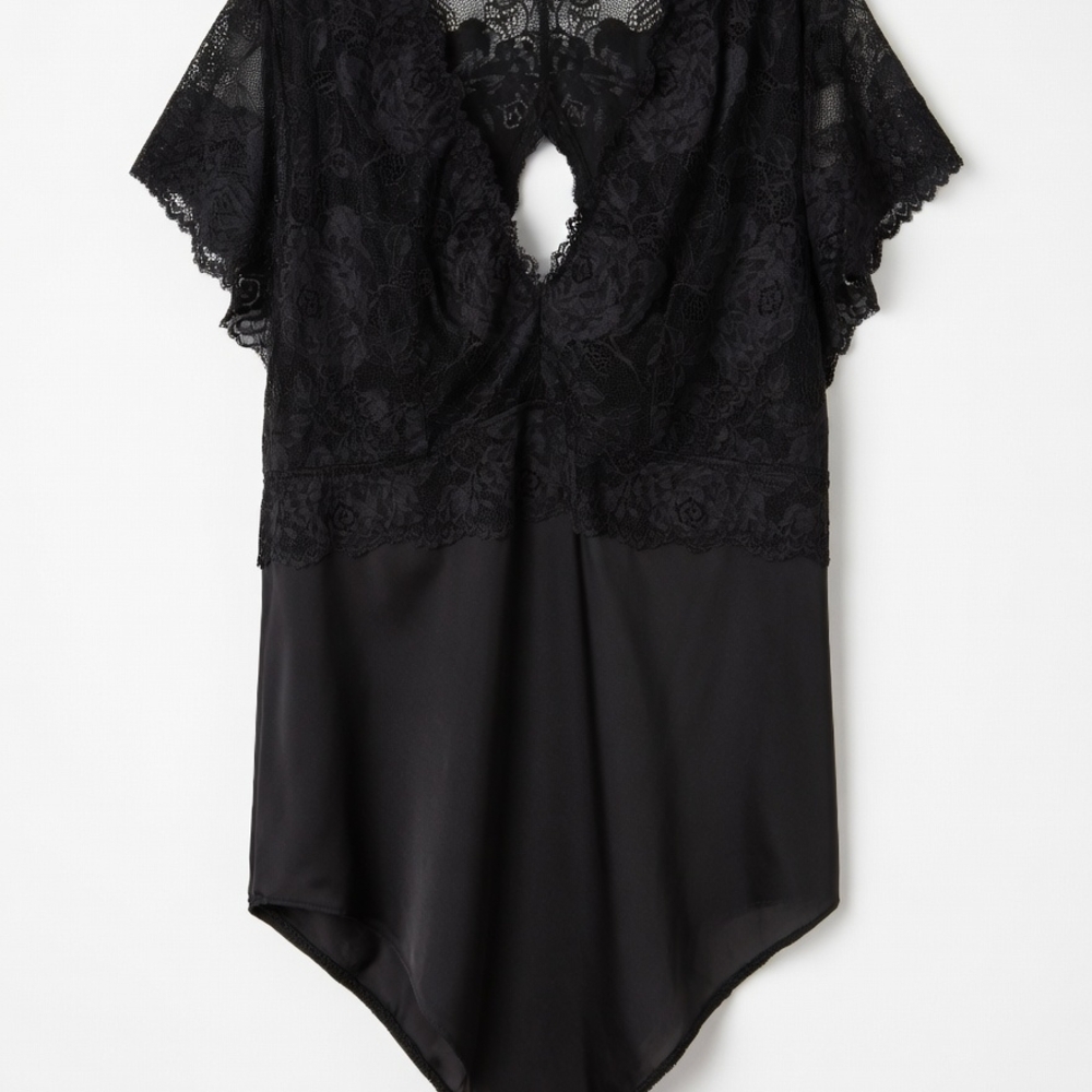 Torrid Curve Black Lace Plunge Bodysuit Top - Size 4 (Plus Size 22/24)